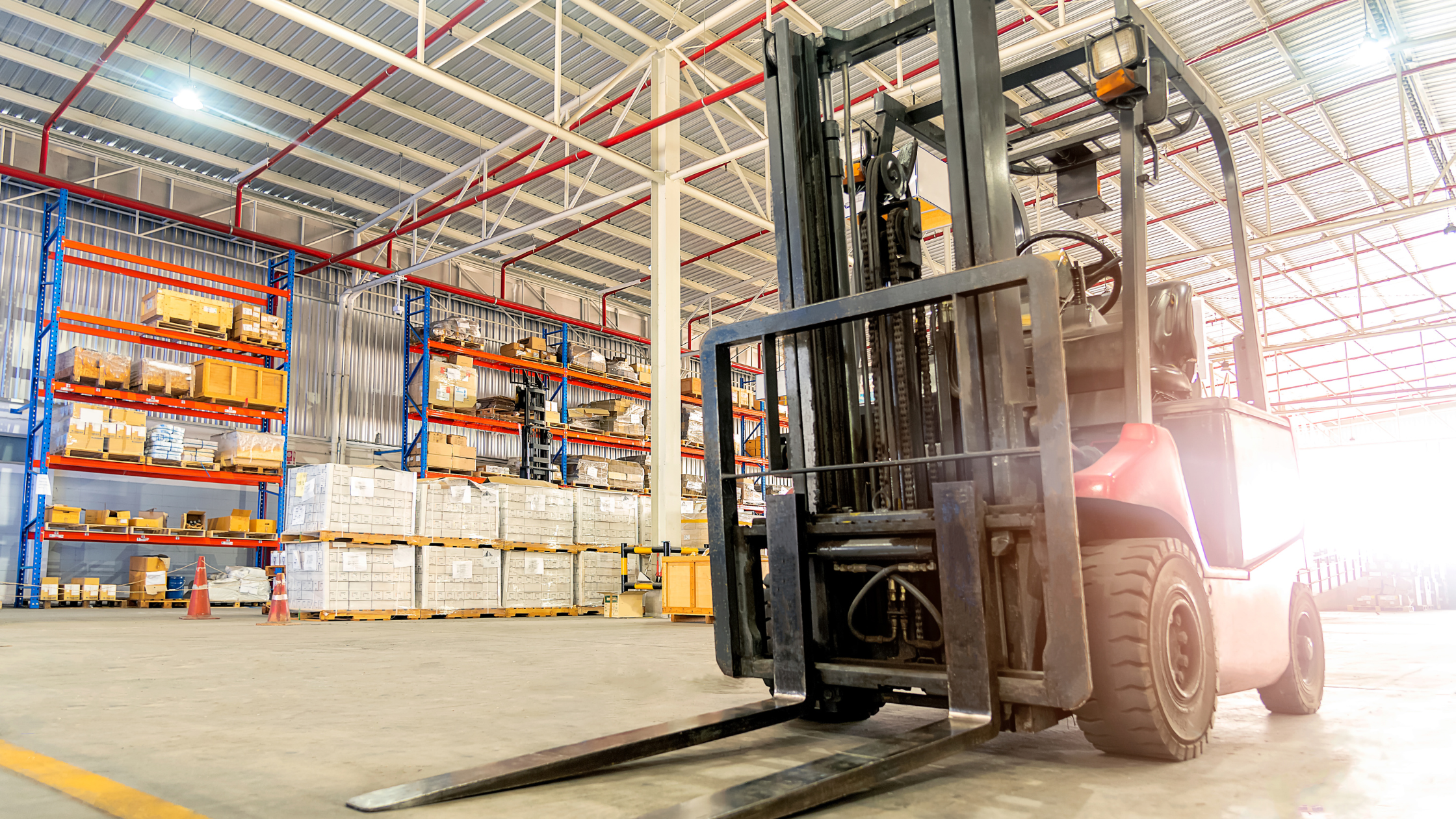 What is the Difference Between a Forklift and a Telehandler?