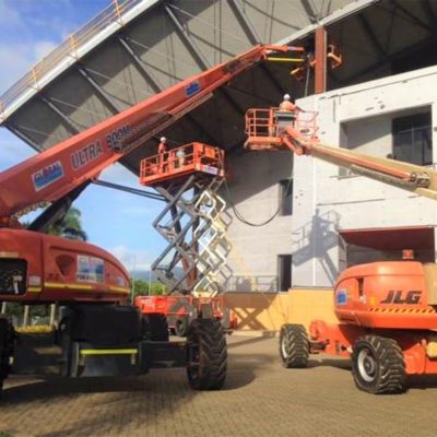 Hire cranes working on a new commercial building in Cairns